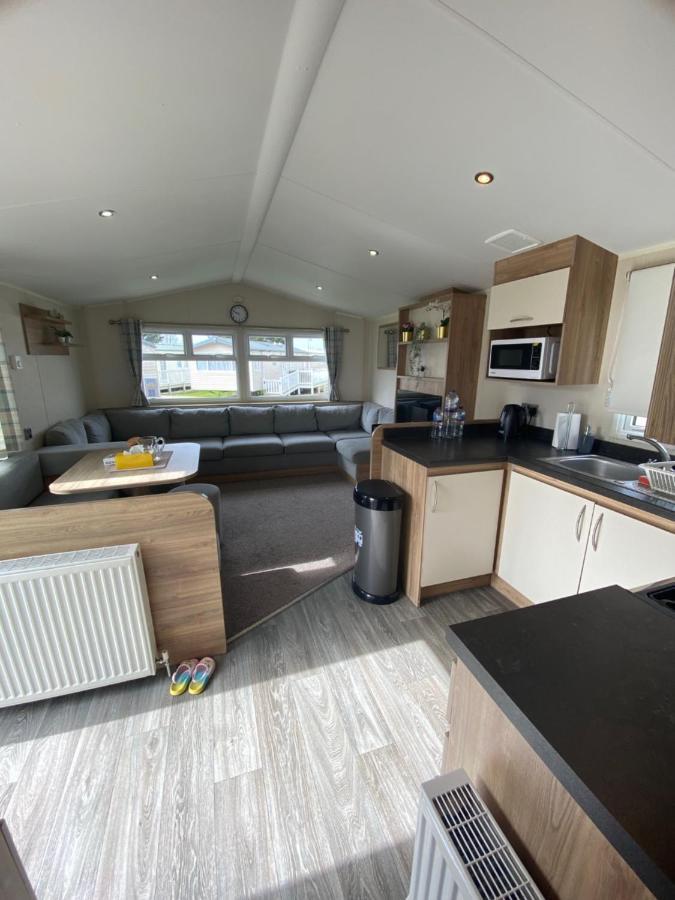 8 Bed Sun Decked Caravan Unlimited High Speed Wifi And Fun At Seawick Holiday Park Clacton-on-Sea Eksteriør bilde