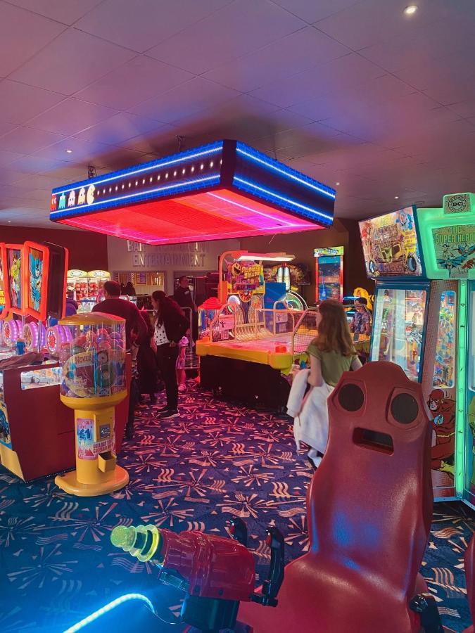 8 Bed Sun Decked Caravan Unlimited High Speed Wifi And Fun At Seawick Holiday Park Clacton-on-Sea Eksteriør bilde