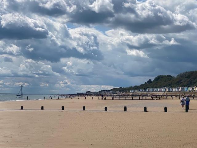 8 Bed Sun Decked Caravan Unlimited High Speed Wifi And Fun At Seawick Holiday Park Clacton-on-Sea Eksteriør bilde
