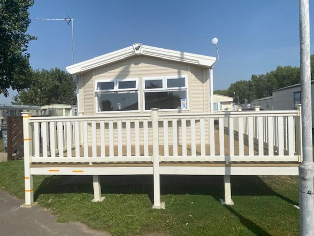 8 Bed Sun Decked Caravan Unlimited High Speed Wifi And Fun At Seawick Holiday Park Clacton-on-Sea Eksteriør bilde