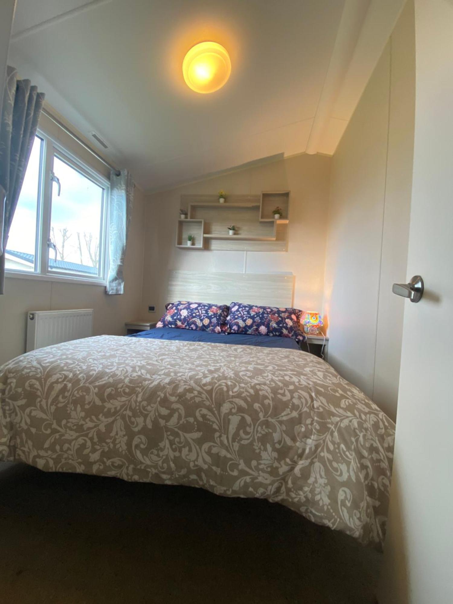 8 Bed Sun Decked Caravan Unlimited High Speed Wifi And Fun At Seawick Holiday Park Clacton-on-Sea Eksteriør bilde