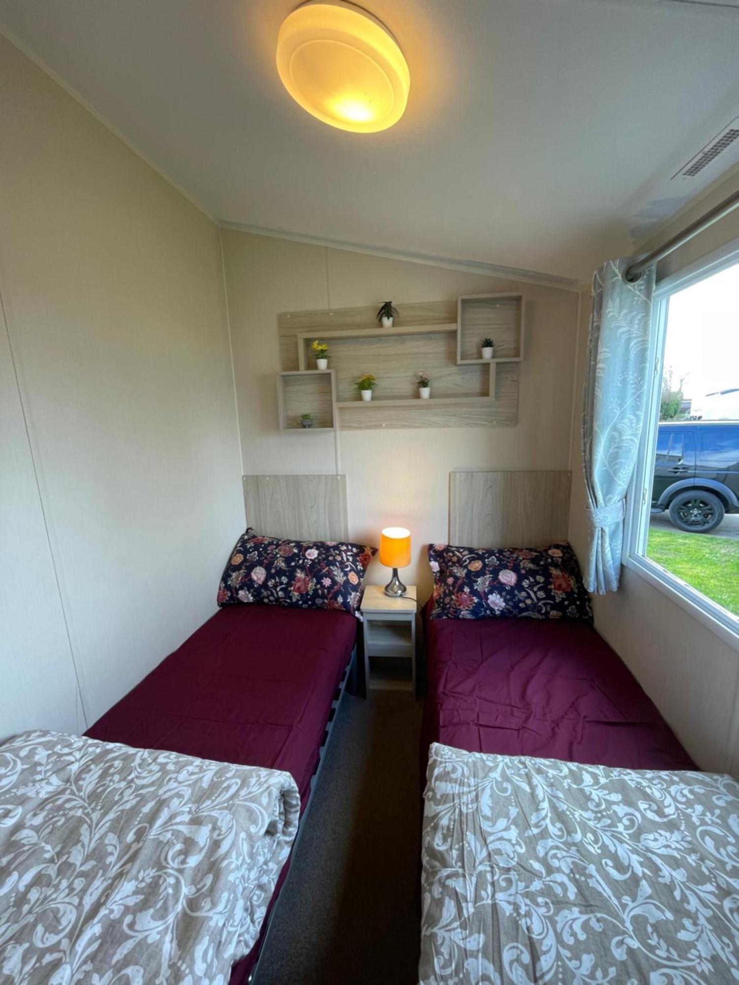 8 Bed Sun Decked Caravan Unlimited High Speed Wifi And Fun At Seawick Holiday Park Clacton-on-Sea Eksteriør bilde