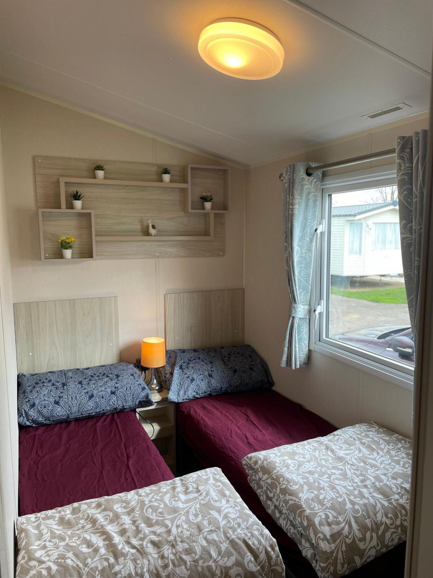 8 Bed Sun Decked Caravan Unlimited High Speed Wifi And Fun At Seawick Holiday Park Clacton-on-Sea Eksteriør bilde